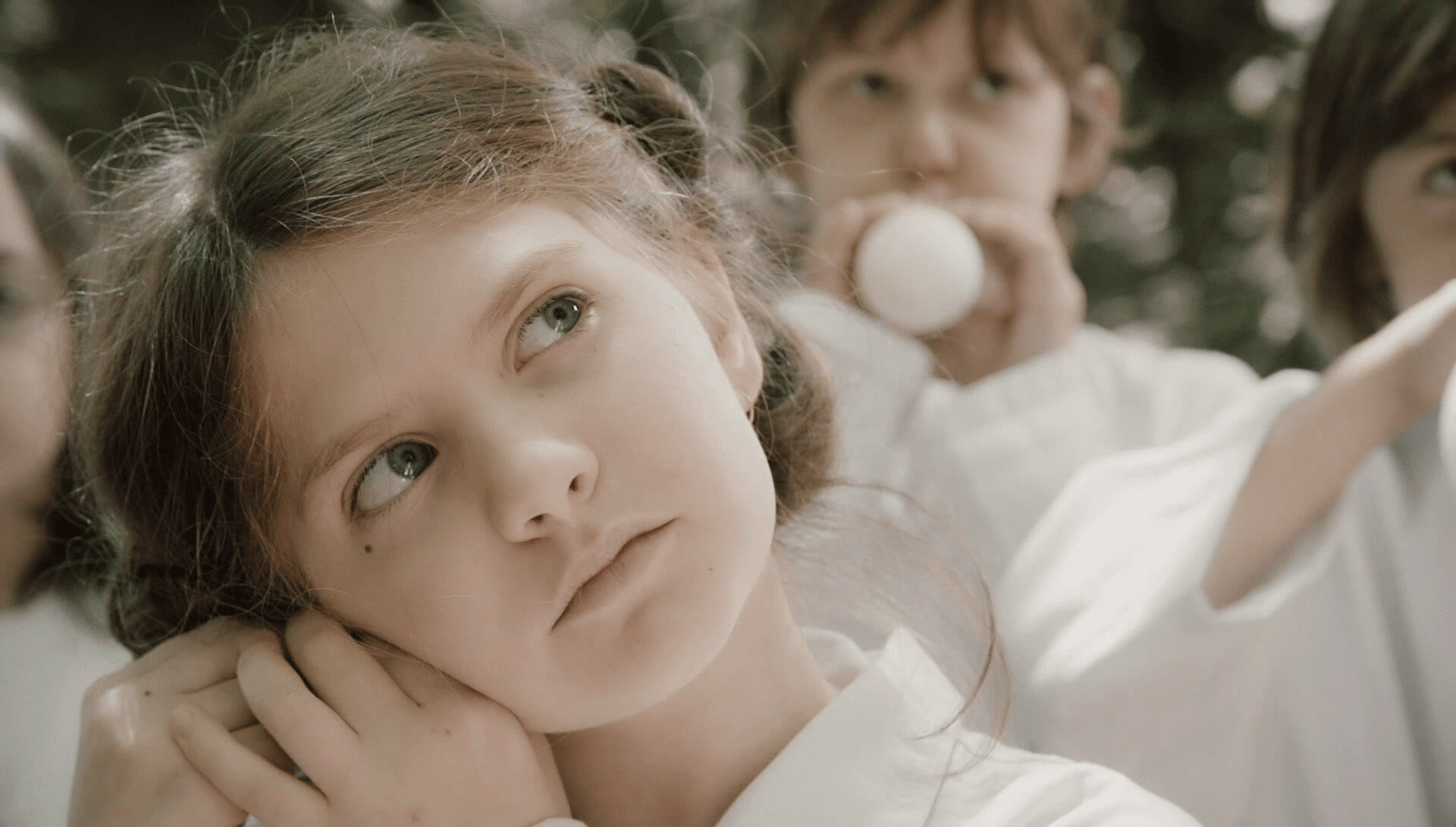 A frame from the movie Erikas Jewel