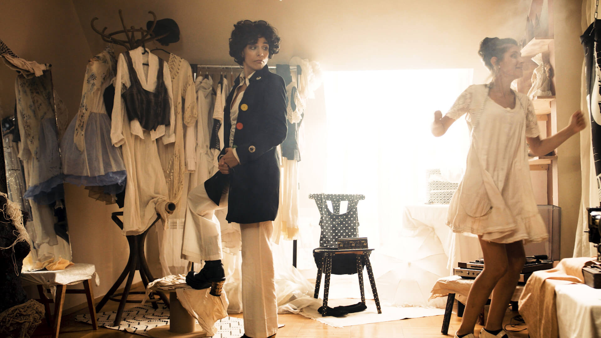 A frame from the movie No Perfect Memories